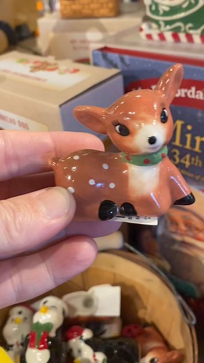 Look at all the cute salt shakers at Cracker Barrel!! #crackerbarrel #saltandpepper #saltshakers | My Eclectic Treasures