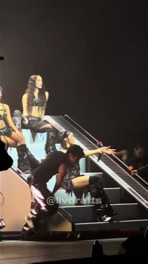 KATSEYE “ Mean Girls “ Manon’s solo moment Live @ The Beautiful Chaos Tour Los Angeles 💖 Night 1