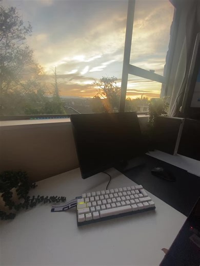 Dont mind my trampoline#fyp #comp #gamingsetup #setupgaming