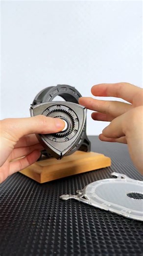 𝗧𝗲𝗰𝗵𝗻𝗼𝗹𝗼𝗴𝘆 | 𝗜𝗻𝗻𝗼𝘃𝗮𝘁𝗶𝗼𝗻| 𝗚𝗮𝗱𝗴𝗲𝘁𝘀 on Instagram: "Get It From 👉🏻 @futuristic__modern_tech Bio TAG SOMEONE WHO WOULD LOVE THIS Discover the unique design of the Wankel engine, a true engineering innovation with its rotary motion. A model that captures the essence of efficiency and compact power. #tech #coolgadgets #tools #techworld #techlover #futuretech #technology #gadgets #amazing #idea #techworld #techlover #amazing #tool #instagood #gadgets #instareels #work"