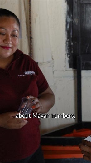 Mayan mathematics makes learning math an exciting journey for children and young people!⭐ ➕ ➖ ➗ It invites them to think, analyse and reflect. Using the Mayan abacus, children solve math problems with the help of three symbols: dots, bars, and shells. These symbols are represented using stones, seeds, small sticks, bottle caps, and other objects. They serve as a guide for solving math problems in a more hands-on and tangible way. | Save the Children International