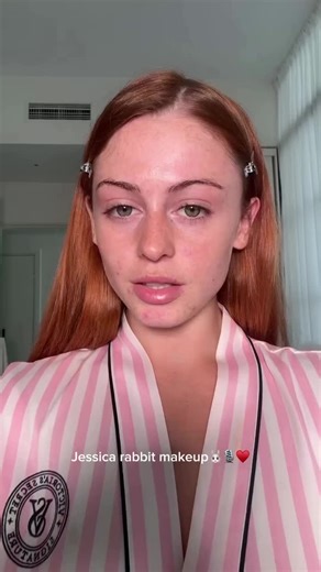 🐰🎙️♥️ #jessicarabbit #jessicarabbitcosplay #makeup #halloweenmakeup #halloweencostume