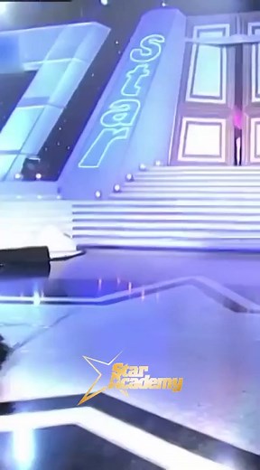 #StarAcademy La musique ! Oui, la musiqueee ! C'est l'hymne iconique qui a marqué la saison 1 de la Star Academy ! ⭐