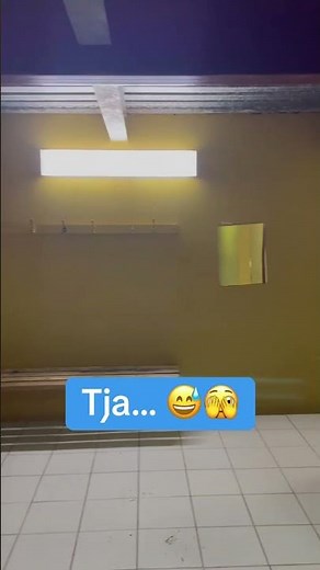Zo ziet de kleedkamer eruit op het trainingscomplex van Jamaica 🥵🇯🇲