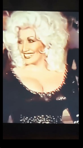 (Part 2) Dolly Parton’s song 9 to 5 takes her from her first movie set to center stage at the The Academy Awards! Also in our film Dolly reimagined 9 to 5 as a duet with Kelly Clarkson exclusive for our end credits. #stillworking9to5 #9to5 #dollyparton #kellyclarkson #janefonda #lilytomlin #oscars #academyaward #duet | Still working 9 to 5