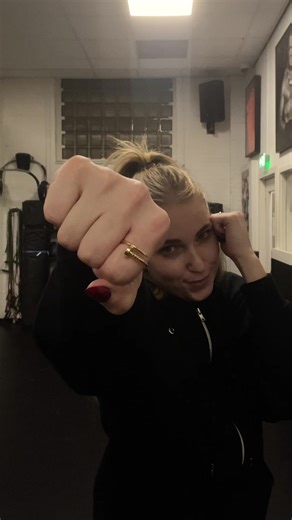 Preparing for My First Fight with a Cute Pose