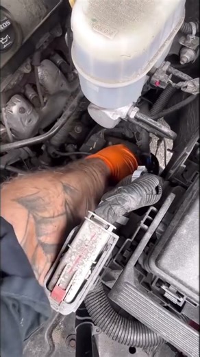 🛠️Front strut removal and installation gmc sierra 1500 #mechanic #automechanic #carmaintenance #diy