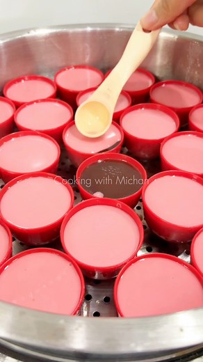 668K views · 10K reactions | KUE LAPIS MINI bahan bahan: - 200gr tepung tapioka - ⁠100gr tepung terigu - ⁠250gr gula pasir - ⁠1/2 sdt garam - ⁠1/2 sdt vanili - ⁠800ml santan - ⁠pasta moca & coklat - ⁠pewarna makanan warna putih Pakai cetakan kue talam ukuran besar dapat 24pcs | Cooking with michan | Facebook