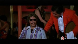 Para llevar a cabo una misión ultrasecreta, se puso muy galán 😎✨ #ReviveElPasado con #Cantinflas en El Patrullero 777 (1978) | De Pelicula