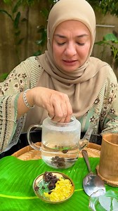 586K views · 8.3K reactions | Resepi Teh orang Stress. Kalau jumpa Mama Tini mesti nak belajar resepi air teh dia sebab dia belajar banyak semasa buat Kucatehh diaaa. Teh Longan ni sesuai minum bila takleh tidur, atau anak anak suka main phone, nak suruh dia tidur awal . #resepi #kelantan #dessert | Senok Perut | Facebook