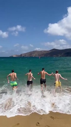 Mega Summer on Mykonos ☀️🌊 #MegaMIS #malivelikiklub #megaiznadsvega #mykonos #megasummertour2023 #serbia #fyp #viral #basketball #basket #tiktokbasketball #summervibes #summer #greece