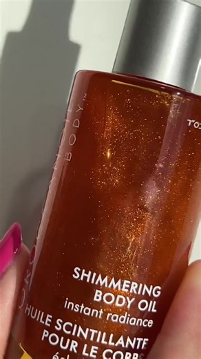 Shimmering Body Oil can make the whole place shimmer. 💙✨