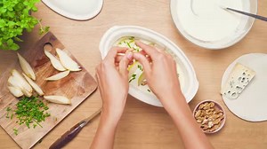 279K views · 983 reactions | Il est l’heure de remettre son tablier, le batch cooking avec Grand Frais est de retour ! Faire à manger le week-end pour toute la semaine en 2h chrono, ça vous dit ? C'est un gain de temps non négligeable avec la rentrée ! Ne manquez pas le tout dernier menu, 6 délicieuses nouvelles recettes vous attendent : https://bit.ly/grandfrais-batchcooking. Alors, prêt à batch cooker comme un chef ? 六‍ | Cuisine AZ | Facebook