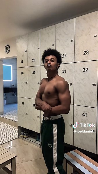 Bro thinks he’s @Clark Kent 💔