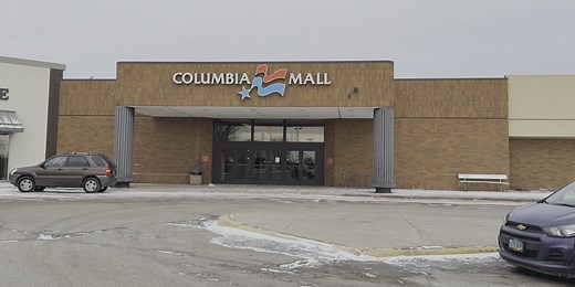 Workers/shoppers question future of Columbia Mall in Grand Forks