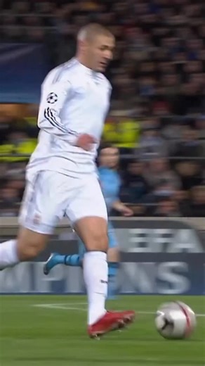 @top_vidi1o_18_ on Instagram: "#🇯🇵Japan is turning footsteps into electricity! Using piezoelectric tiles, every step you take generates a small amount of energy. Millions of steps together can power LED lights and displays in busy places like Shibuya Station. A brilliant way to create a sustainable and smart city • turning m..."