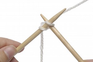 6 easy ways to cast on knitting | Gathered