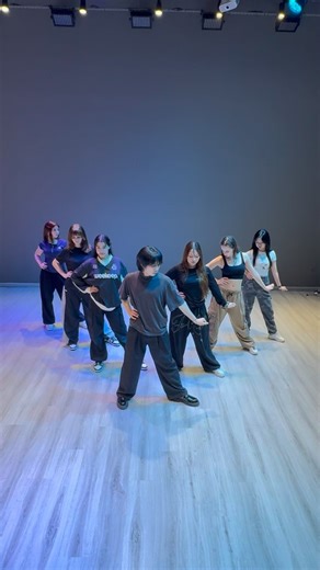 T.nt dance on Instagram: "Intermediate K-Pop (Under 15) Dance Teacher: @luuuuis.mnz 🎵 “Like Jennie MMA remix ver.” – Jennie | @jennierubyjane 📅 Sunday | ⏰ 4:00–6:00 PM 📍 @t.ntdancestudio Ready to dance and grow with us? Join the class and train with confidence — message us to save your spot. #likejennie #kpop #kpopdance #dubaidanceclass #blinks"