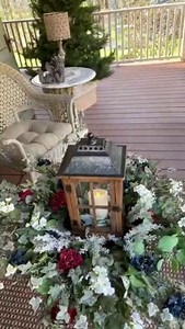 Decorating my porch urns for summer 2022. I am using muted reds and blues along with white to decorate my front porch this year then I will be able to add some Americana toches for Memorial Day, 4th of July, and Labor Day. | The Crafty Decorator