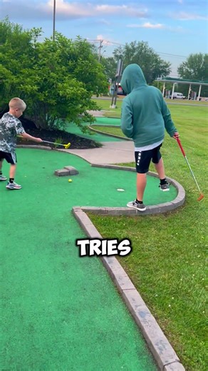 This Mini Golf Shot Makes No Sense 😳⛳