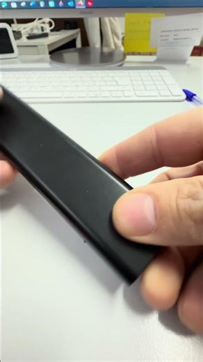 Samsung Smart TV remote control: Opening the battery compartment & replacing the batteries