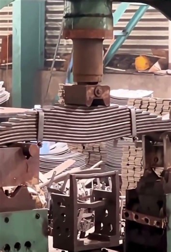 Testing the Heavy Duty Leaf Spring Durability Using Industrial Hydraulic Press