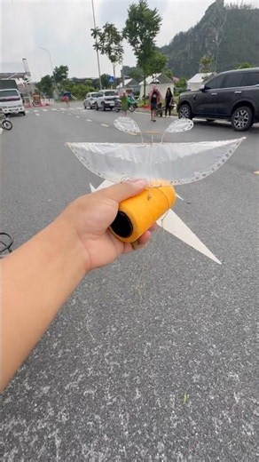 Flying a tiny 30cm kite with amazing spins is so much fun! #trend #kite #Patang #layangan #shorts...
