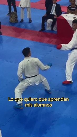 ¿El alumno superó al maestro? 🤣 - Patadas de karate graciosas