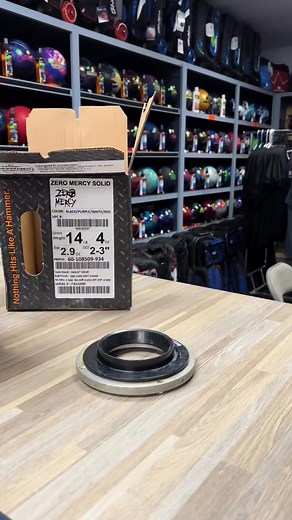 We dare you to put more oil out. Hammer redefines hook with the new Zero Mercy Solid—the boldest Hammer ball ever. With four wildly contrasting colors that demand attention, it’s one of the most visually striking balls we’ve ever produced. But the real devastation begins once it hits the lane. Powered by the all-new Super Offset core, inspired by the legendary Offset and reengineered for even more dynamic power, the Zero Mercy Solid delivers relentless motion. It’s wrapped in HK22C², a cutting-e