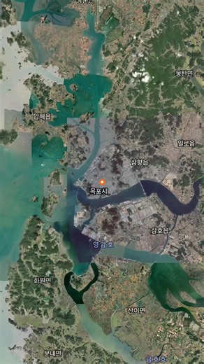 왜 대부분의 한국인들은 목포에서 강릉까지 이동할 때 비행기나 버스만 생각할까요? 그들이 약 7만 원부터, 기차만 타고 한국의 남서쪽 끝에서 동해안까지 이어지는 긴 해안 열차 여행급 루트를 경험할 수 있다는 사실을 잘 모르기 때문입니다. #한국기차여행 #기차여행 #국내여행 #train