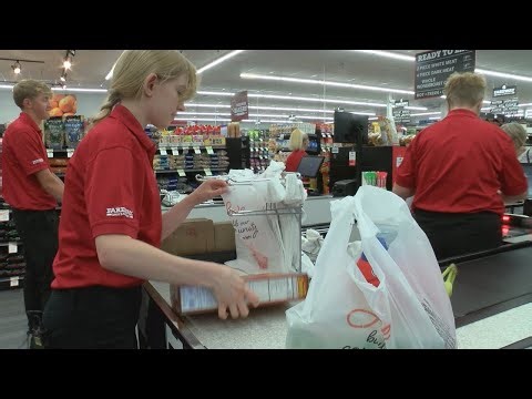 Fareway now open in Hull, Iowa celebrating the end of a grocery desert
