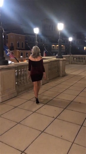 “Preview ends here. Experience starts there. 💎 Link in bi0.” | Karen Eng