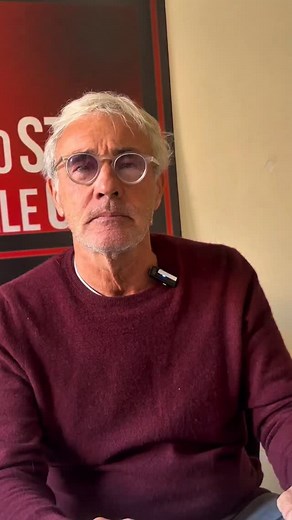 Ennesimo colpo di scena nel giallo di Garlasco: secondo la Procura di Brescia il padre di Andrea Sempio avrebbe corrotto l’ex Procuratore di Pavia Venditti per far archiviare le accuse contro il figlio. Dubbi anche su come l’ex consulente della famiglia Sempio, il Generale Garofano, sia venuto in possesso di informazioni che riguardano la possibile presenza del DNA di Sempio sulle unghie di Chiara Poggi. Tutto questo e molto altro lunedì sera a Lo Stato delle Cose, Rai3 21.20. #LoStatoDelleCose 