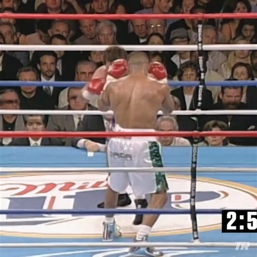 #OnThisDay in 2002, Oscar De La Hoya stopped Fernando Vargas in a heated grudge match 😤 | Top Rank Boxing