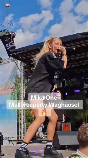 Mika One live bei der Mallorcaparty Waghäusel! 🎉 Dieses Powerpaket solltet ihr definitiv auf dem Schirm haben denn in den nächsten Jahren wird man in der Partyszene nicht mehr an ihr vorbei kommen 🥳🔥🙌 @MiKaOne #ballermann #ballermannradio #mikaone #malle #mallorcaparty