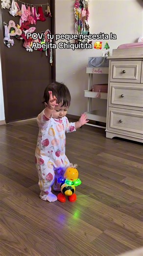 Ver esas sonrisas tan puras mientras aprende y se mueve… simplemente no tiene precio 🥹💛 En casa todos amamos a la Abejita Chiquitita 🐝✨ #navidad #juguetesdidacticos #mamaspapas