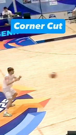 Corner Cut •Notice when your man turns his head ✅ •Cut at that moment with hands ready ✅ •Easy layups through weak side movement ✅ . . #Basketball #Nice #Work #Train #Details #Future #Learn #Skills #Pittsburgh #Reels #Hoops #Trending #Viral #Motivation #New #Video #ComeGetSome! #Free #Advice #Tips #Tricks #Share #Beautiful #Easy #Cut #Move #Europe | The Scoring Factory