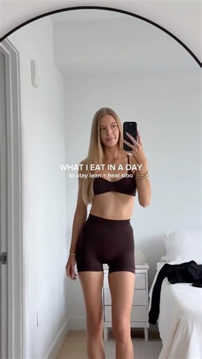 Rachel Andrews on Instagram: "what I ate this day as someone treating SIBO who also likes to feel lean & healthy 🫶🏼 I’m about 8 weeks post-antibiotics and I’ve been following a low fodmap/low fermentation diet that works for my sibo type, which basically looks like eating fruits, white rice, meats, and a few other things with minimal ingredients. I’ll start slowly reintroducing other foods to see what my body is still sensitive to and then decide if I need further treatment from there (i.e. an