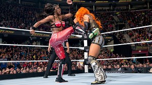 Sasha Banks et Becky Lynch devaient mettre leurs différences de côté face à Team B.A.D Naomi et Tamina à WWE Fastlane 2016! | WWE France