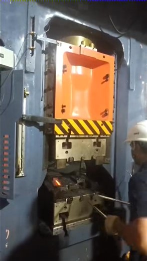 J58ZK-1000 Servo direct drive electric screw press is working in customer's workshop.Whatsapp/wechat:0086 15824686988. | Leo Liu