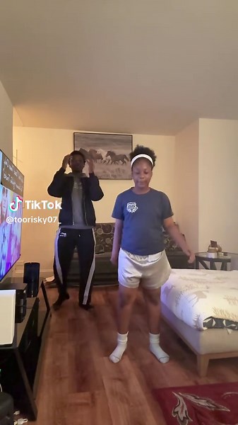 Taught her the handkerchief move 😂🔥🔥 #toorisky #osedennn #afrodance #ghanatiktok🇬🇭 #dancechallenge