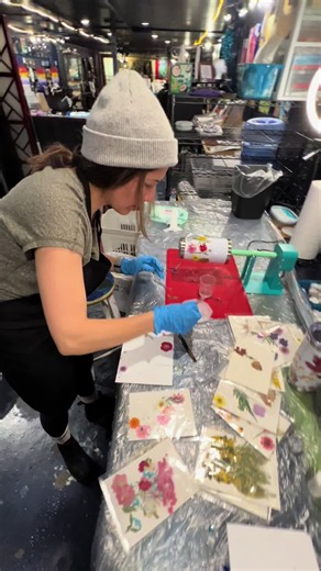 ⏰Time for an ✨ART BREAK✨. Join my Resin Tumbler Art Class! Sign up on eventbrite ✨👉🏼 https://www.eventbrite.com/e/resin-tumbler-art-class-grace-noel-art-tickets-1000874170587. . . #gracenoelart #artclass #thingstodoindenver #epoxyresin #driedflowers