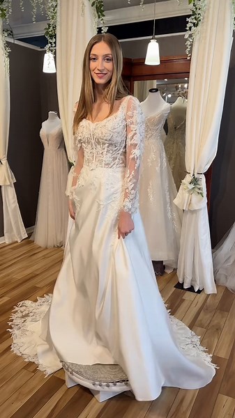 Beautiful Fall Wedding Dresses for Your Outdoor Ceremony