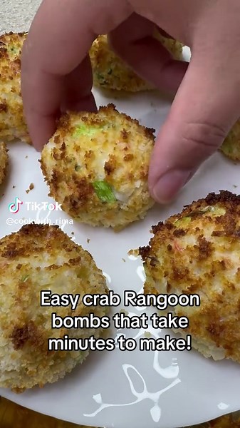 Imitation crab Rangoon bombs Super easy and takes just minutes to make and 😍👌🏼 Ingredients: 3 cups imitation crab, finely chopped 8 oz cream cheese 1 cup green onions, chopped 1 large egg ~1 1/2 cups panko bread crumbs Mix the crab, cream cheese and onions together. Form into balls. Dip in the egg then in the bread crumbs and airfry for 10 minutes or until golden. If you have time freeze them for about an hour before cooking. Enjoy! 🥰 #crabrangoon#lazyrecipe#easyrecipes#cookwith_rima
