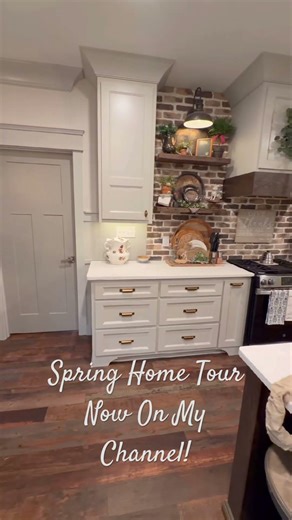 Spring Has Sprung At Honeycomb House! New tour on my channel 🤍 #homedecor #hometour #springdecor