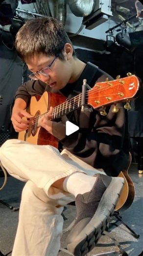 Kent Nishimura on Instagram: "The fanciest technique that I can do now is to slide the capo to 2nd fret with my right hand smoothly😀 . . . #natashaguitar #kentnishimura #guitarcover #pickariff"