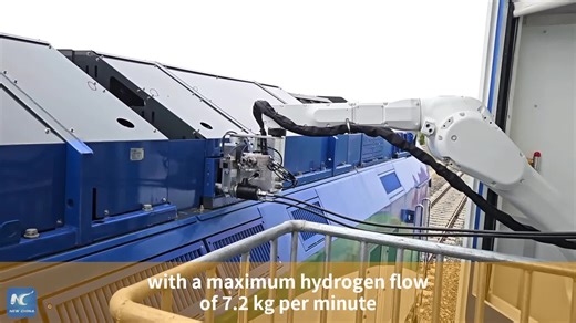 An automatic hydrogen-filling robot is up and running in north China. The new, low temperature resistant facility can fill up a locomotive much faster and safer than ever before! | China Xinhua Sci-Tech