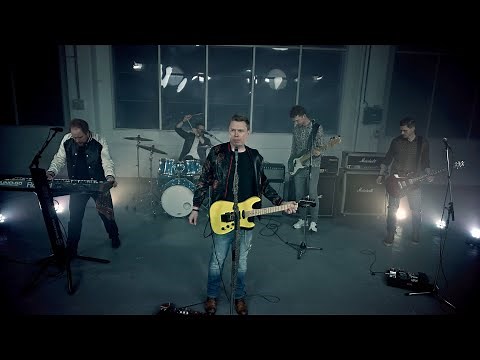 Streetlight - "Hit The Ground" - Official Music Video