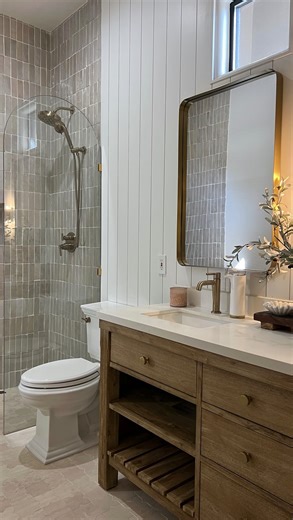 El Peterson | Home | Lifestyle on Instagram: "Wayfair’s Black Friday Event starts NOW and so many of my favorite pieces in our home are on MAJOR sale! 🤎✨ You can score up to 80% off plus free shipping on everything — the perfect time to grab the lighting, furniture, and decor you’ve been eyeing. From our pendants and chandeliers to the accent chairs, nightstands, coffee table, and even our workstation sink setup… so many of these staples are marked down and fully stocked. *Comment: SHOP below t