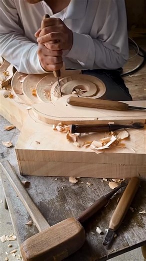 小林建工/Japanese Carpenter | 【寺社建築 棟鬼の下絵と彫刻】 #大工 #宮大工 #carpenter | Instagram